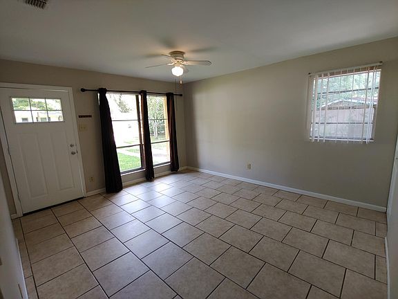4th image of 810 Jacqueline Ln