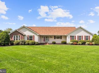 6188 Landing Dr, Sykesville, MD 21784