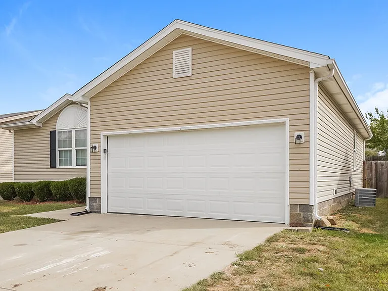 9906 Brooks Bend Rd — Photo 3