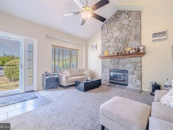 3rd image of 337 Pondview Dr