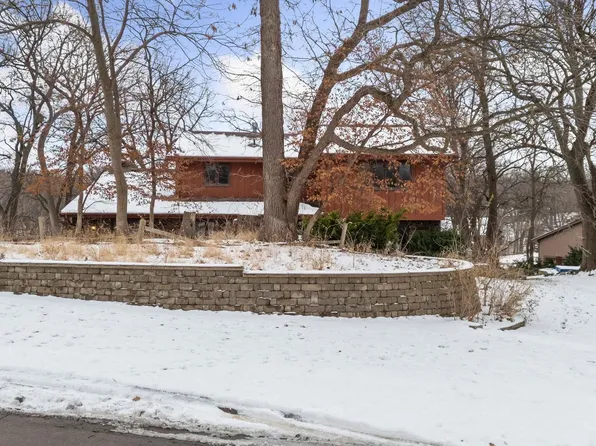 838 Hidden Hills Dr, Bellevue, NE 68005