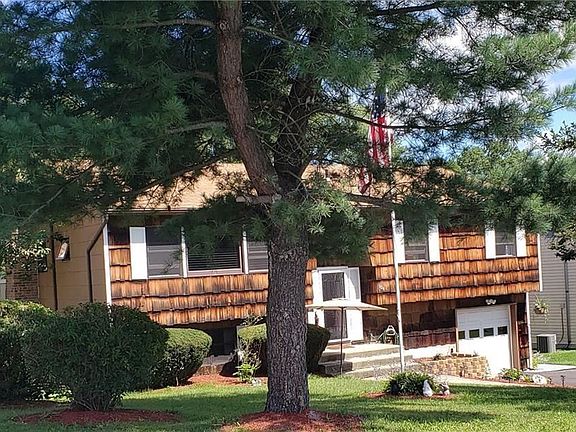 3rd image of 104 Adams Dr