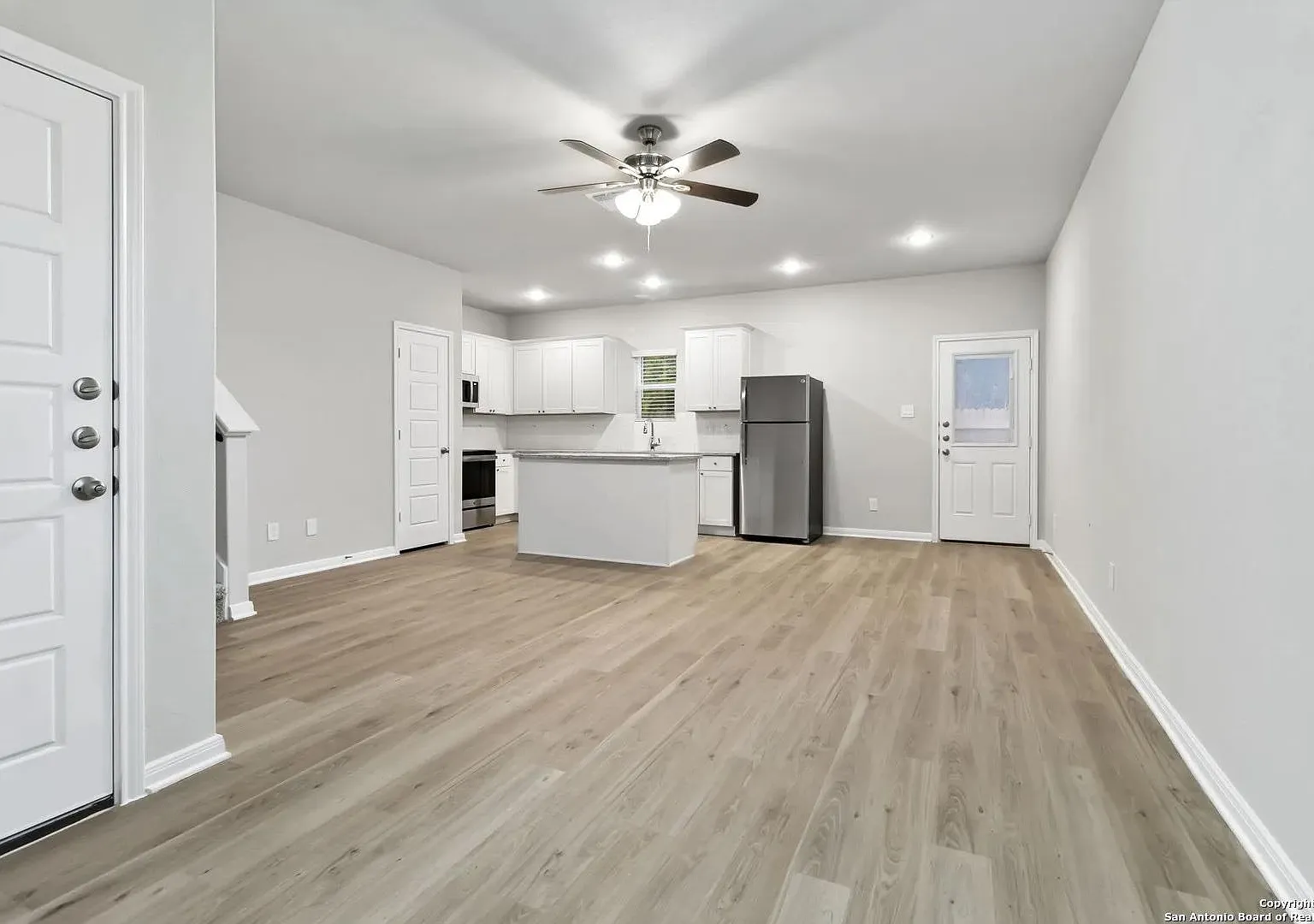 3 bed, 2.5 bath, 1313 sqft, $1,800 — Photo 4