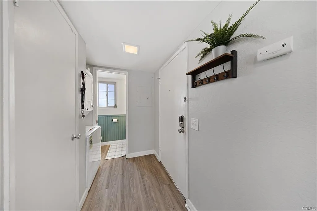 1 bed, 1.5 bath, 642 sqft, $2,500 — Photo 2