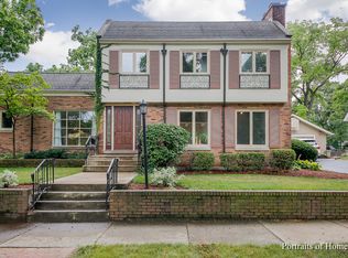 418 W Union Ave #1, Wheaton, IL 60187