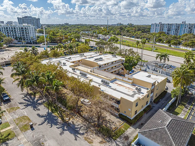 2031 NE 139 St North Miami Beach, FL 33181 — Photo 6