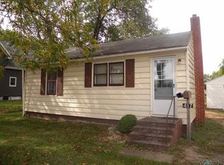 417 N Liberty Ave, Madison, SD 57042