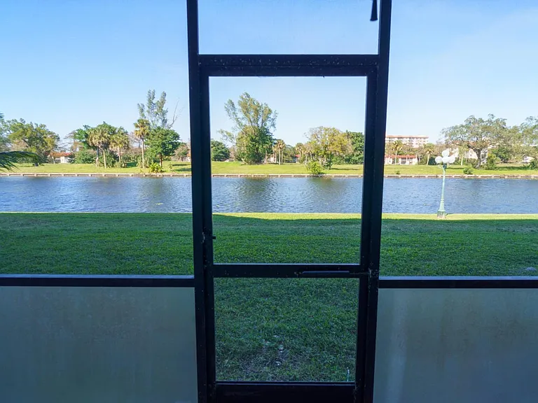 3750 Inverrary Dr #1R — Photo 5