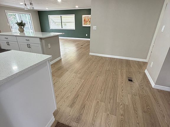 4th image of 4621 Goldfinch Dr