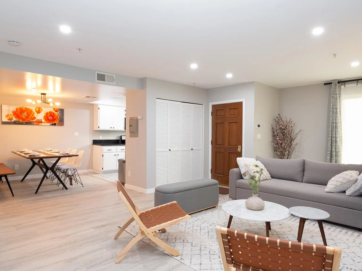 451 S Oakland Ave — Photo 4