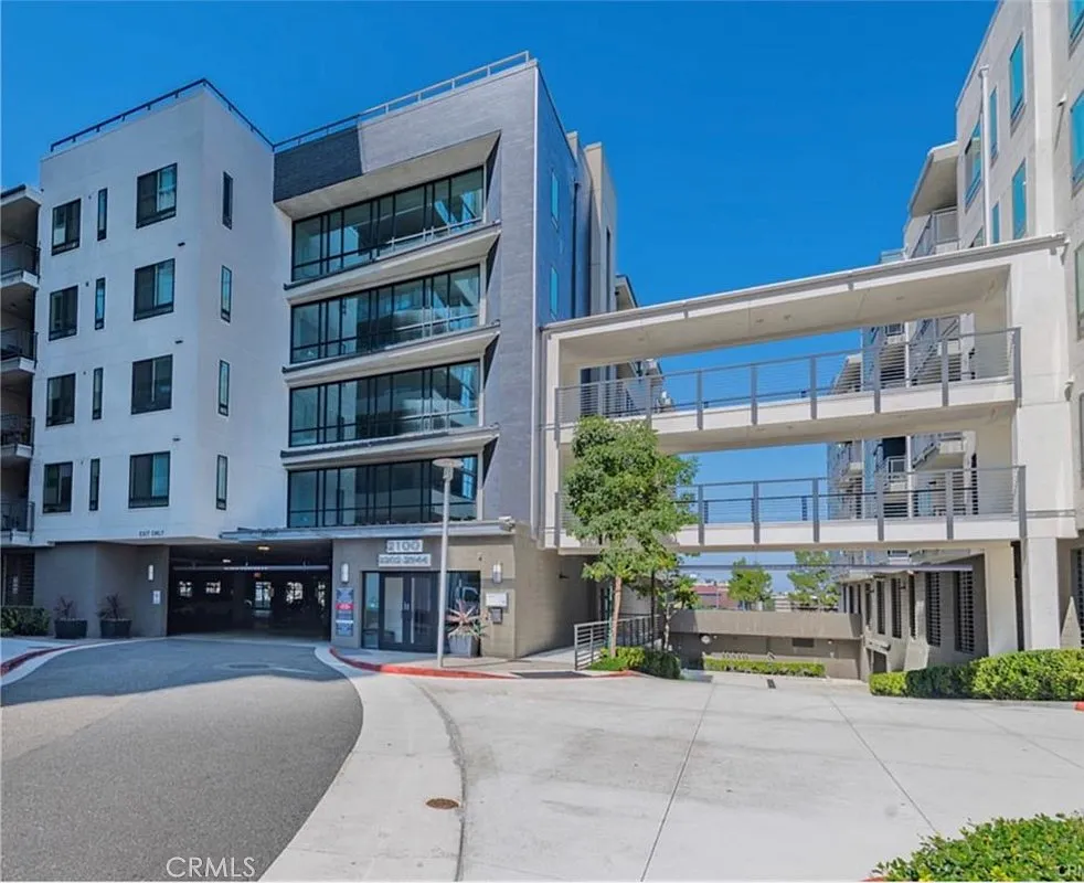 1 bed, 1.5 bath, 948 sqft, $3,200 — Photo 1