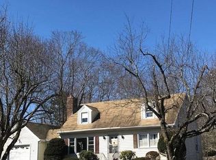 35 Chestnut Hill Rd, Norwalk, CT 06851