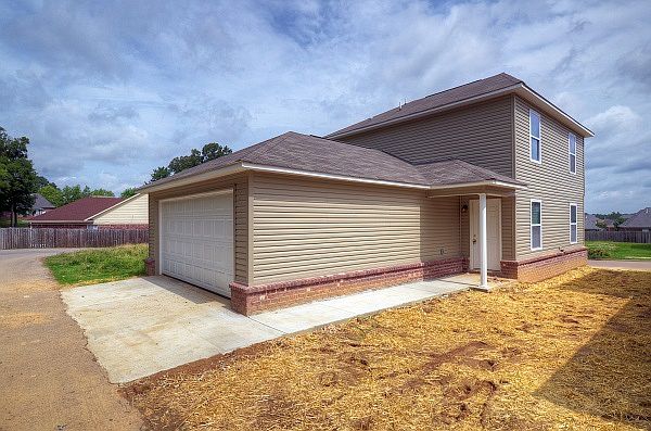 Side+View+with+Rear+Entrance_03192015