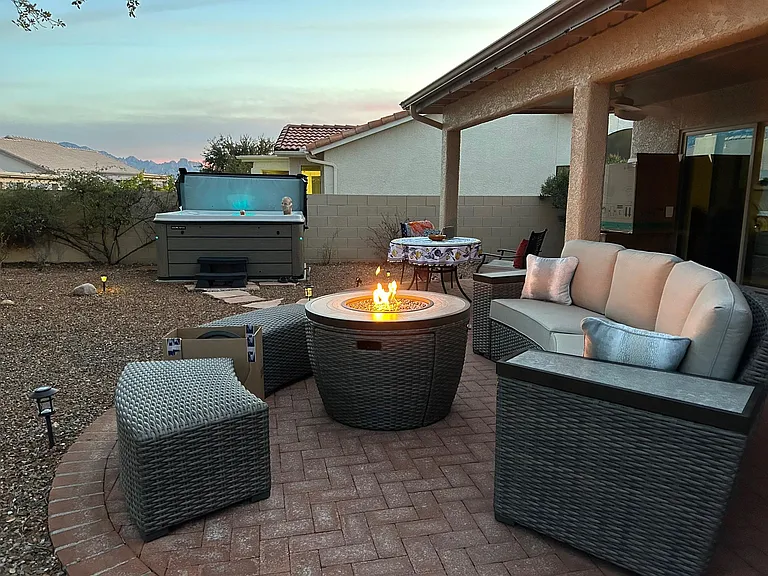 38135 S Rolling Hills Dr — Photo 1