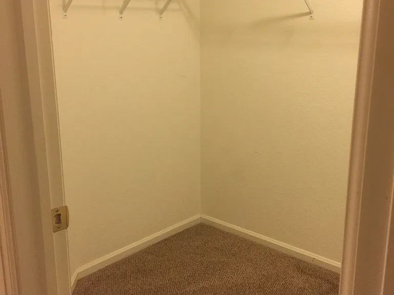1894 Dove Creek Cir — Photo 36