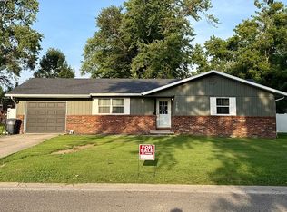 742 N Reel Ave, Salem, IL 62881