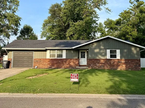 742 N Reel Ave, Salem, IL 62881