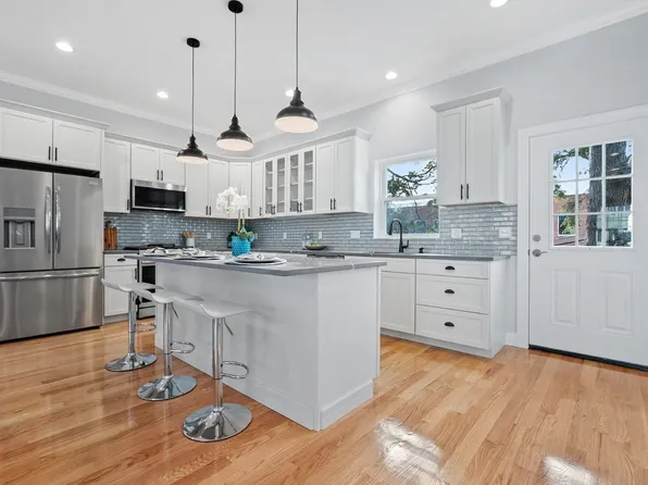 5 Naviens Ln #1, Waltham, MA 02453
