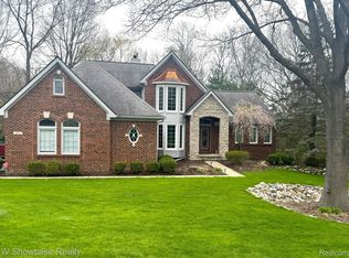 966 Winding Way, Milford, MI