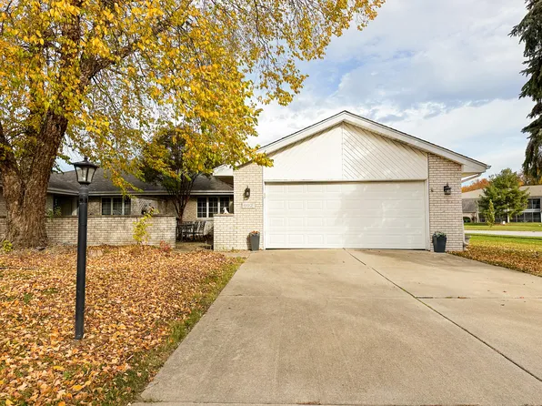 692 Capitol Dr, Hobart, IN 46342