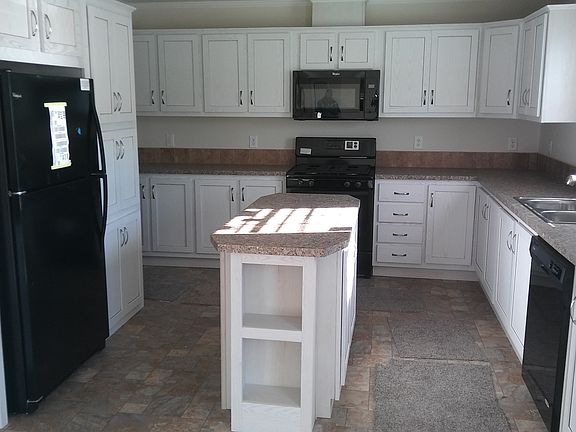 Kitchen w/New Appliances