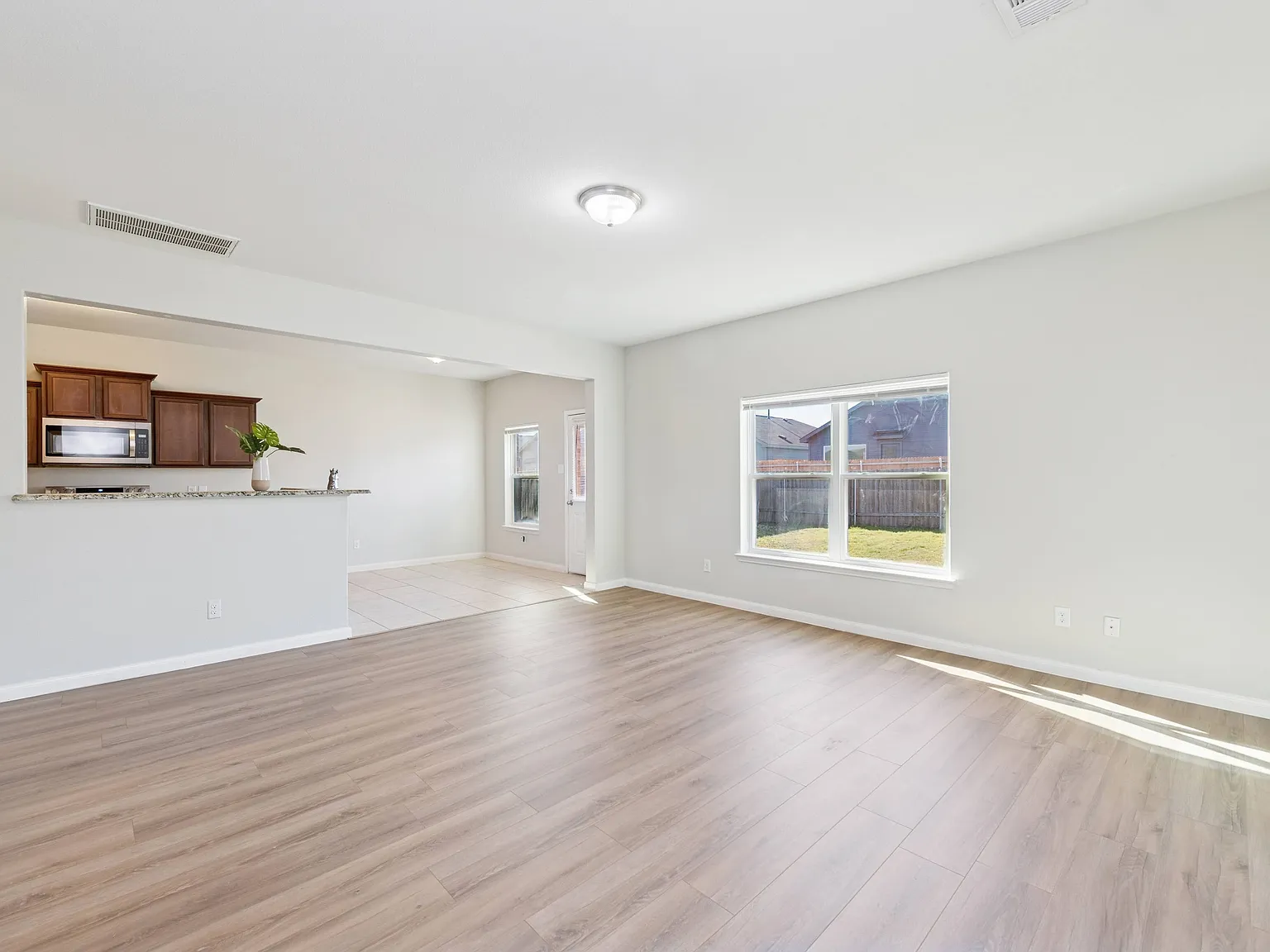 4 bed, 2.5 bath, 2170 sqft, $2,390 — Photo 3