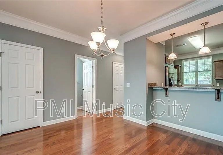 2324 Knowles Ave — Photo 5