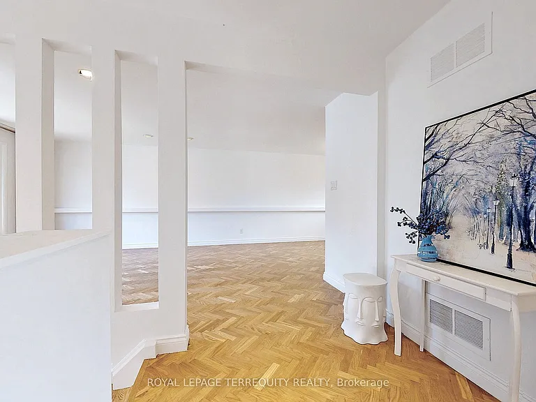 2055 Waters Edge Dr — Photo 2
