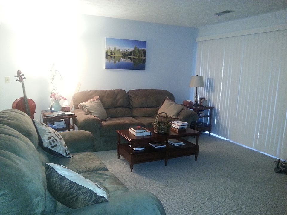 Living Room w/Fireplace