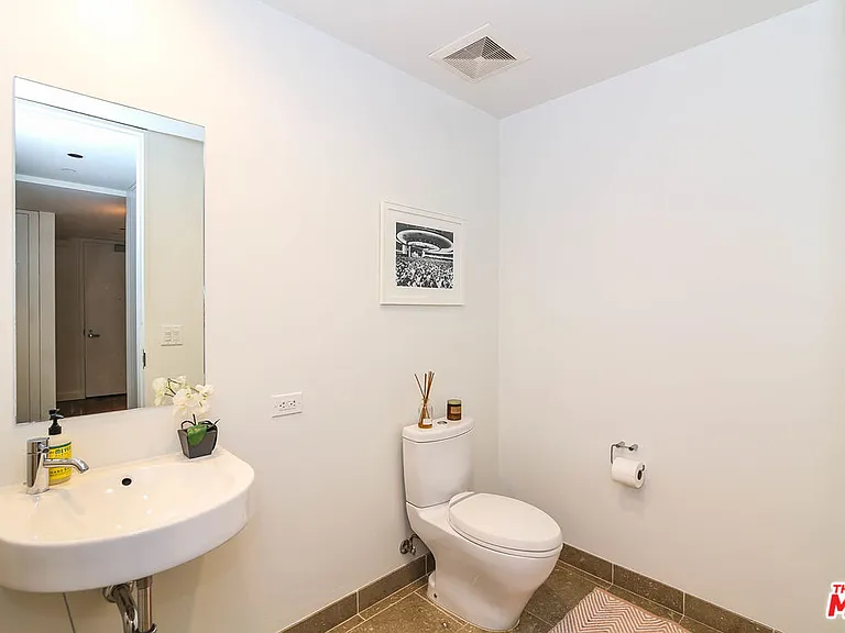 6250 Hollywood Blvd #11N — Photo 10
