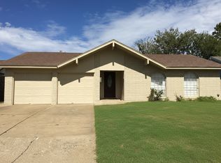 1021 SW 1st St, Moore, OK 73160