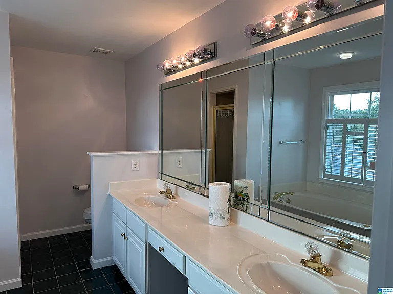 1715 Columbiana Ln — Photo 24