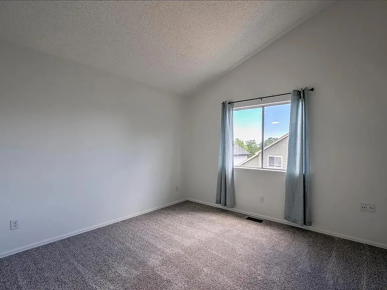 7618 Halleys Dr — Photo 6