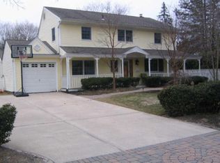12 Rumford Rd, Kings Park, NY 11754