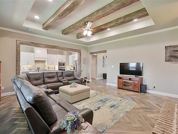 5th image of 3248 Rose Hill Ln