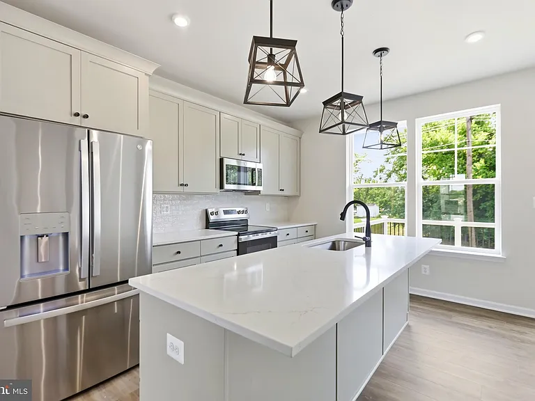 241 Monteith Dr — Photo 9