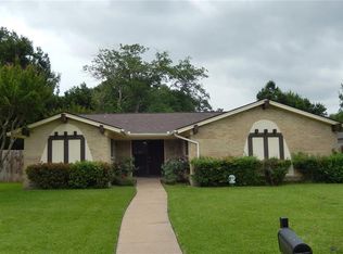 618 Colonial Dr, Garland, TX 75043