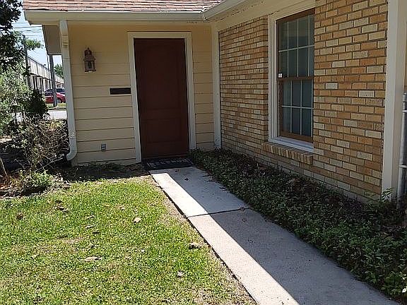 Side entrance--office convenience
