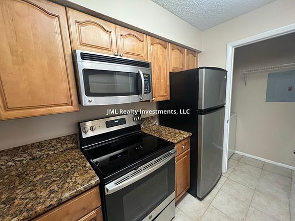 5th image of 241 Afton Sq Unit 207