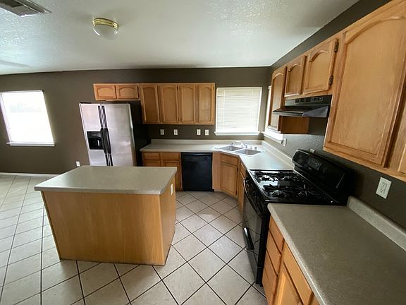 3rd image of 720 Laramie River Ave