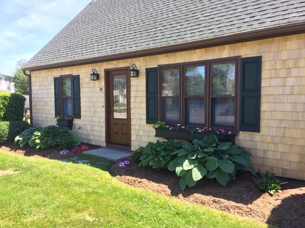 14 Kingston Ln, Narragansett, RI 02882