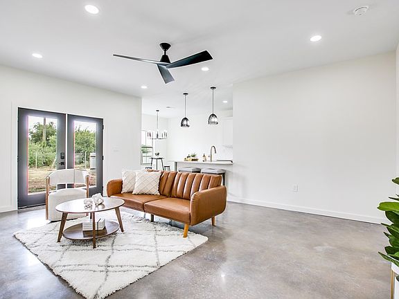 3rd image of 21 W 20th St