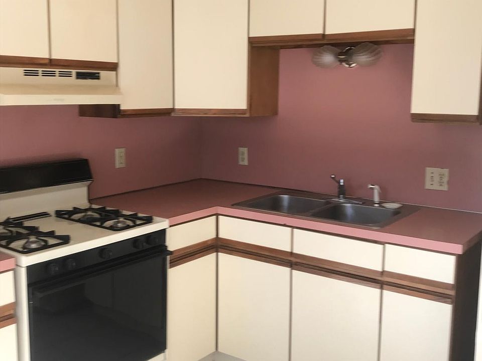 1st image of 10 Auburn Ave Floor 2