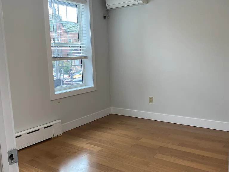34-27 Crescent St #2 — Photo 19