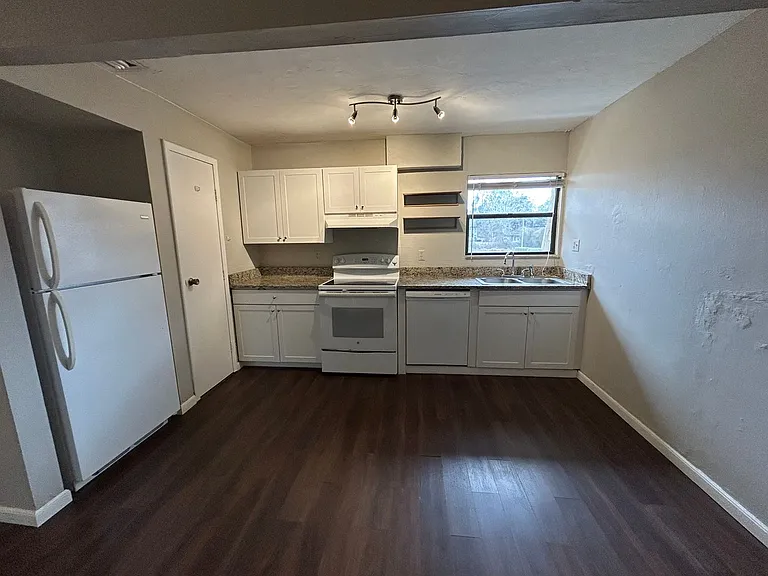 2811 SW Archer Rd #C18 — Photo 9