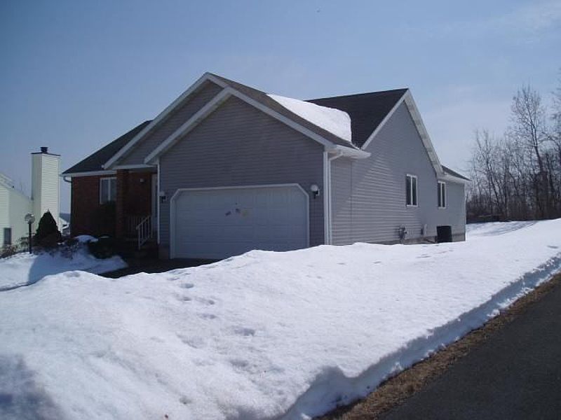 2nd image of 49 CELESTE Drive