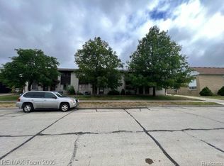 31216 Pardo St, Garden City, MI 48135