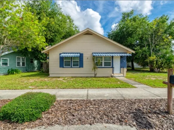 111 E Caroline St, Tavares, FL 32778