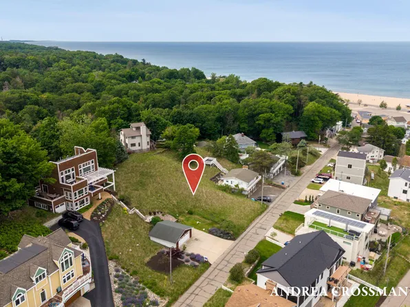 134 Prospect St, Grand Haven, MI 49417