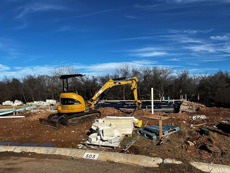 2nd image of 503 Mooney Ln